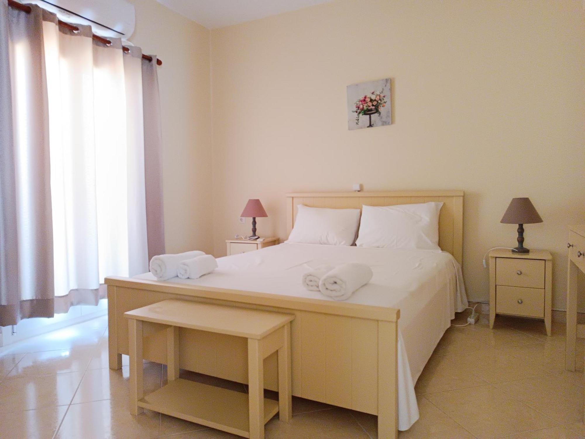 Stella's ' Spacious 80sqm Sea View ' 50m From