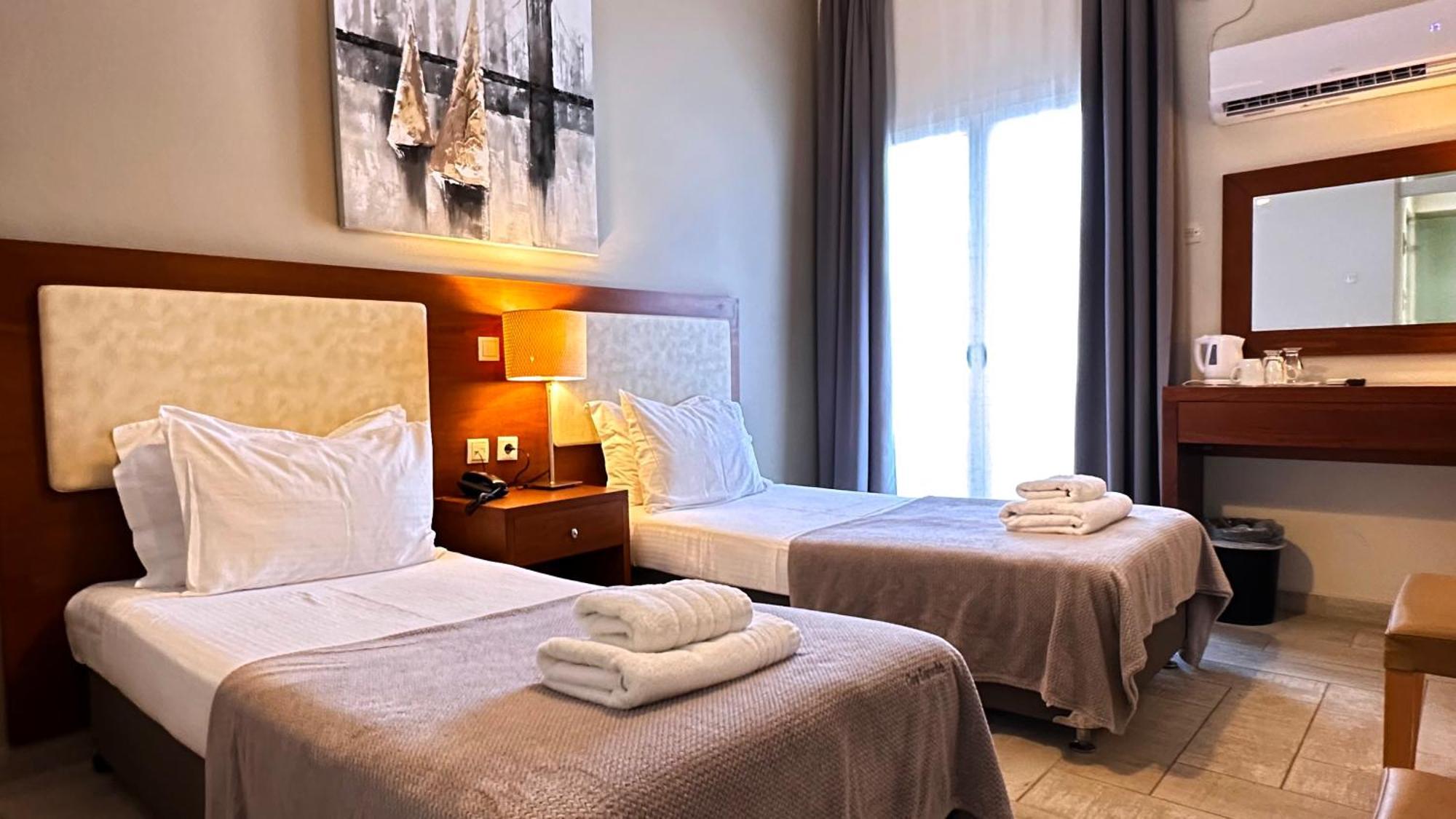Chryssi Akti, Sure Collection Hotel 3*