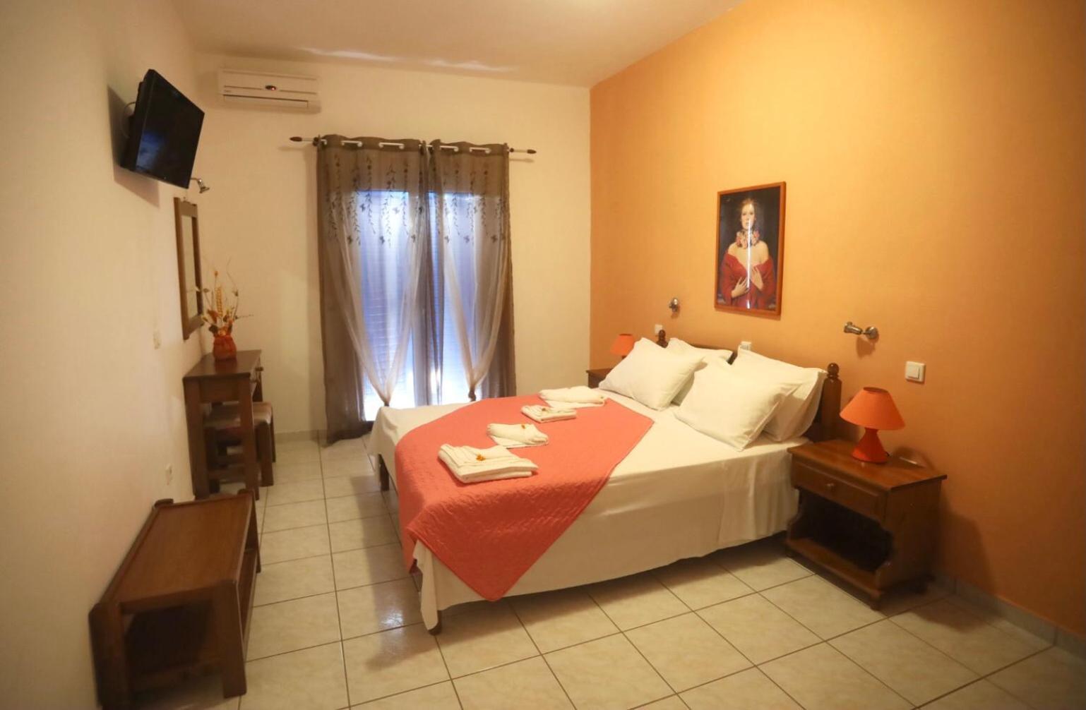 Athena Kythera Aparthotel *