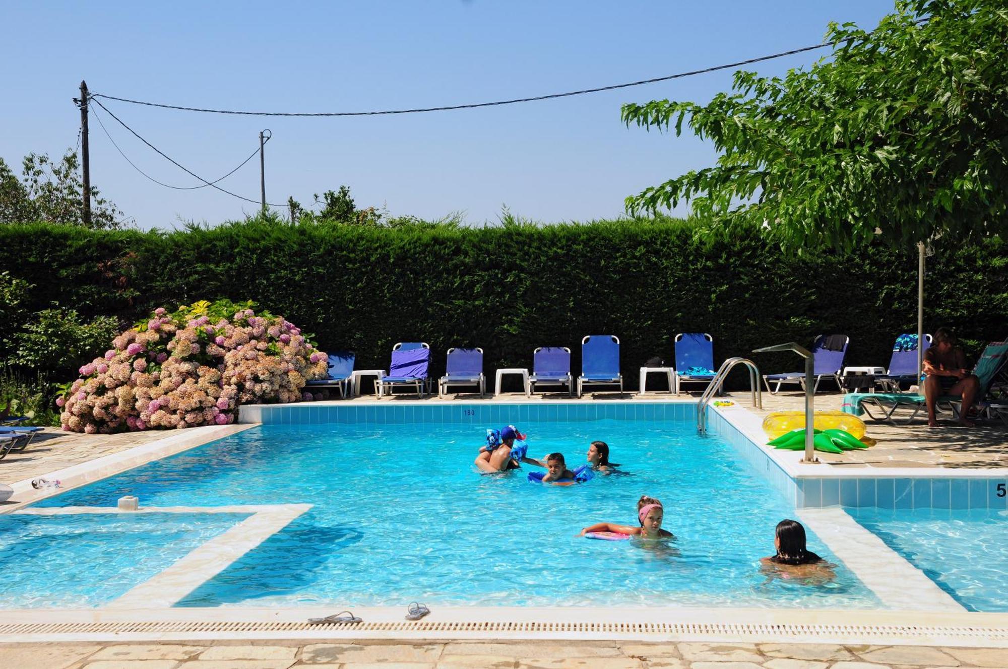 Aparthotel Palirria & 2*