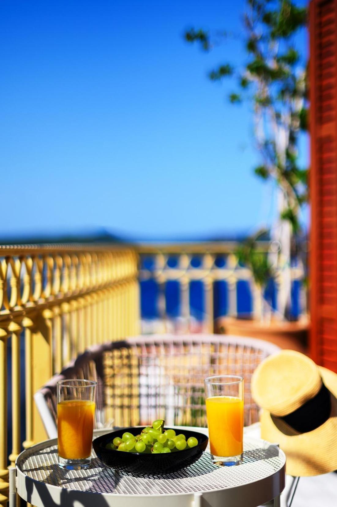 Blue Sky House Aparthotel
