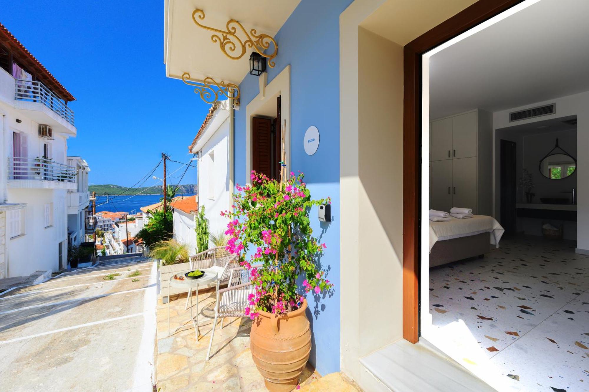 Blue Sky House Aparthotel *