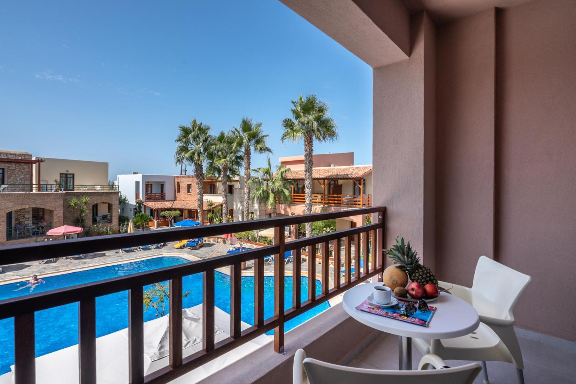 Omega Platanias Aparthotel