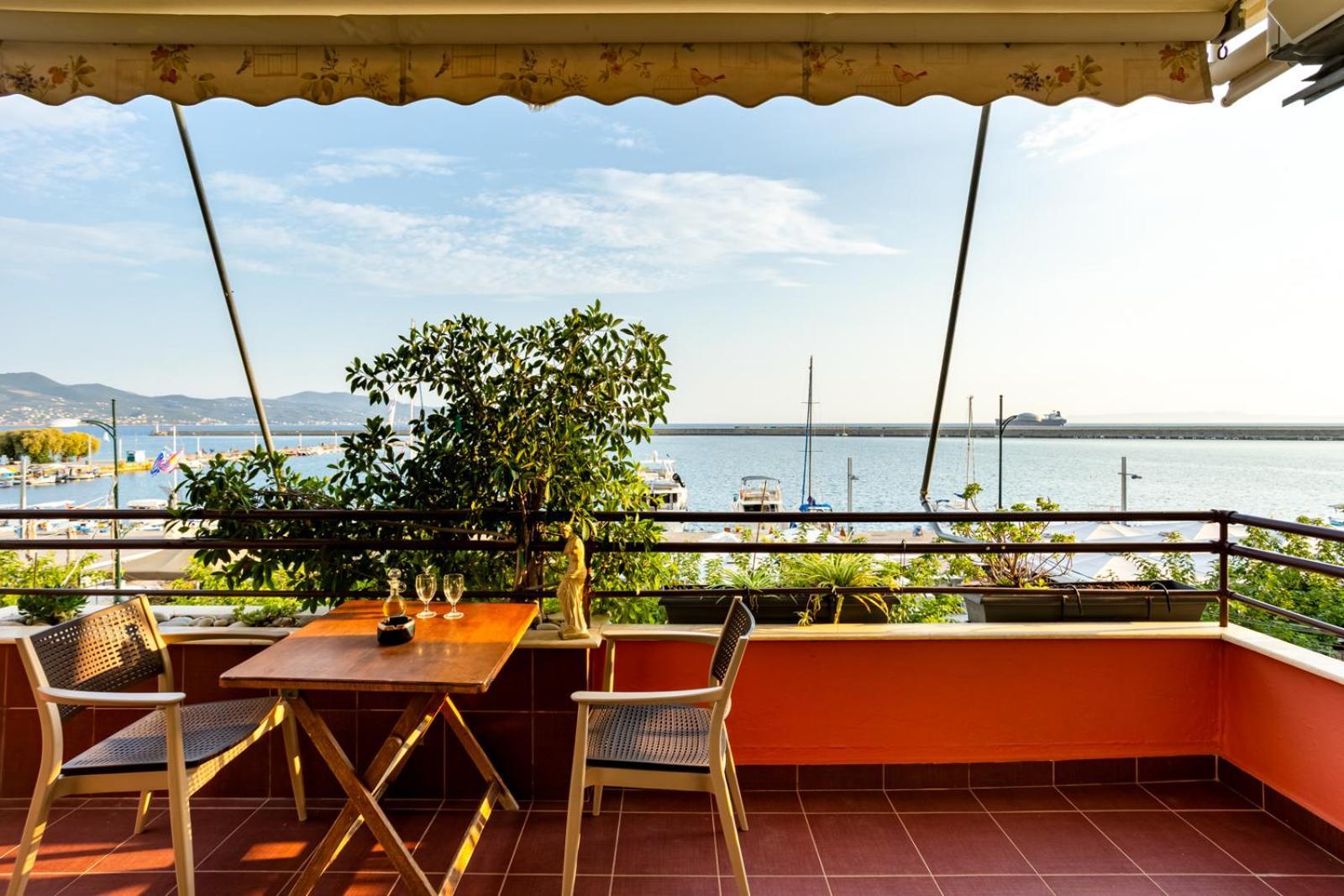 Grand Luxury Seafront Apartment