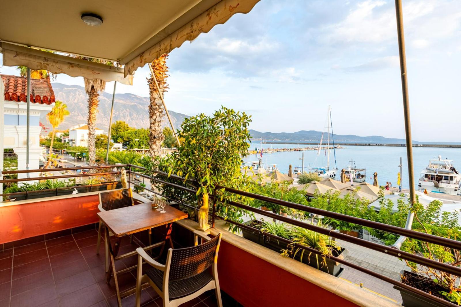 Grand Luxury Seafront Apartment Kalamata