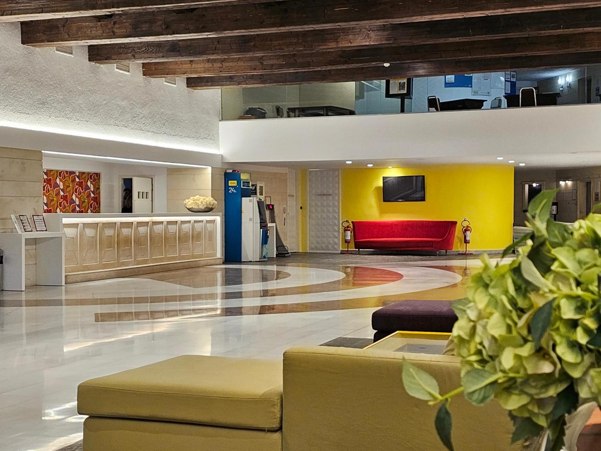 Apollonia & Resort