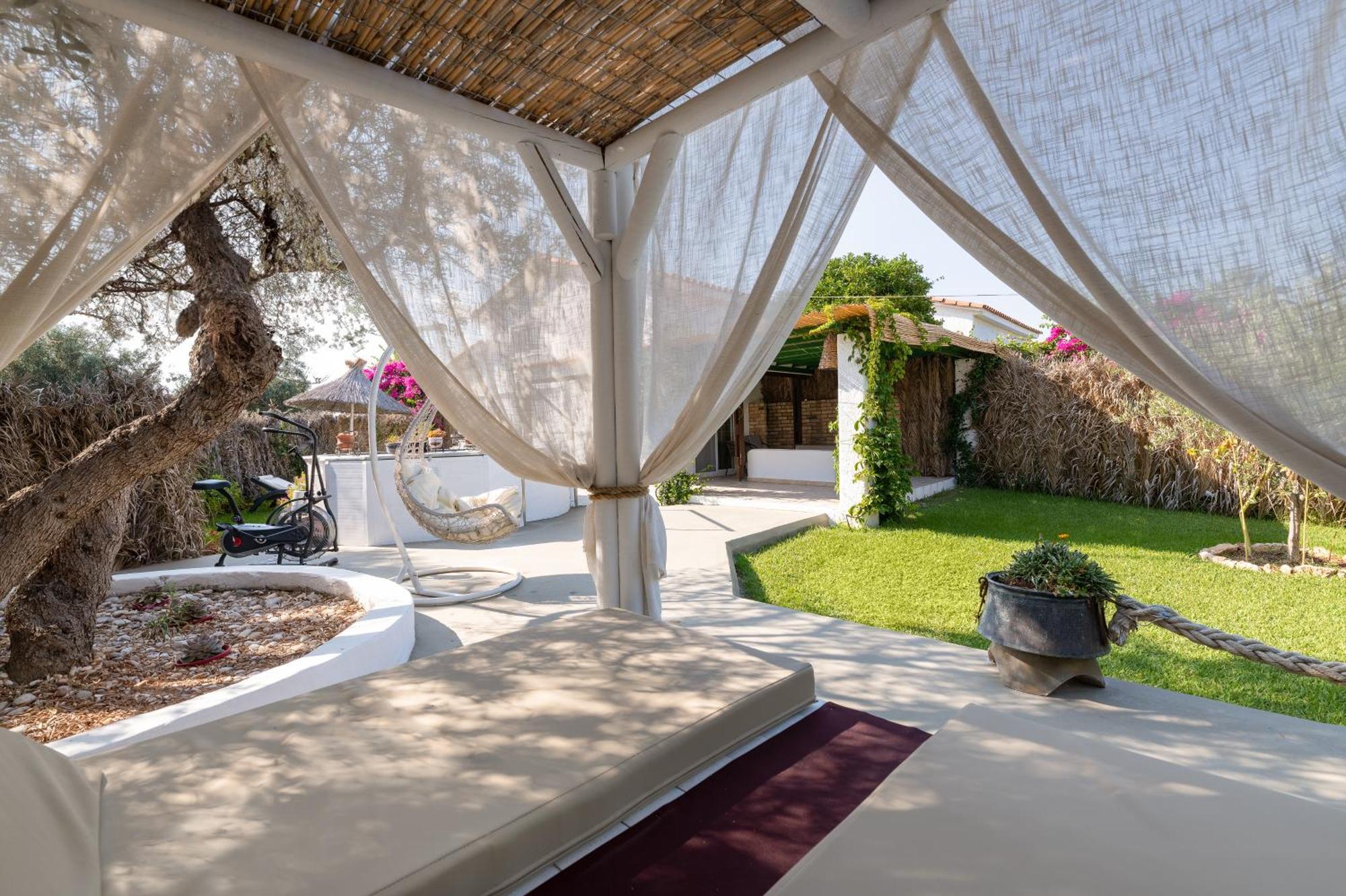 Aparthotel Elefteria Apts & 3*