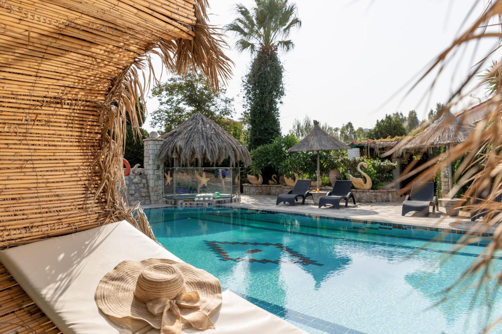 Aparthotel Elefteria Apts &