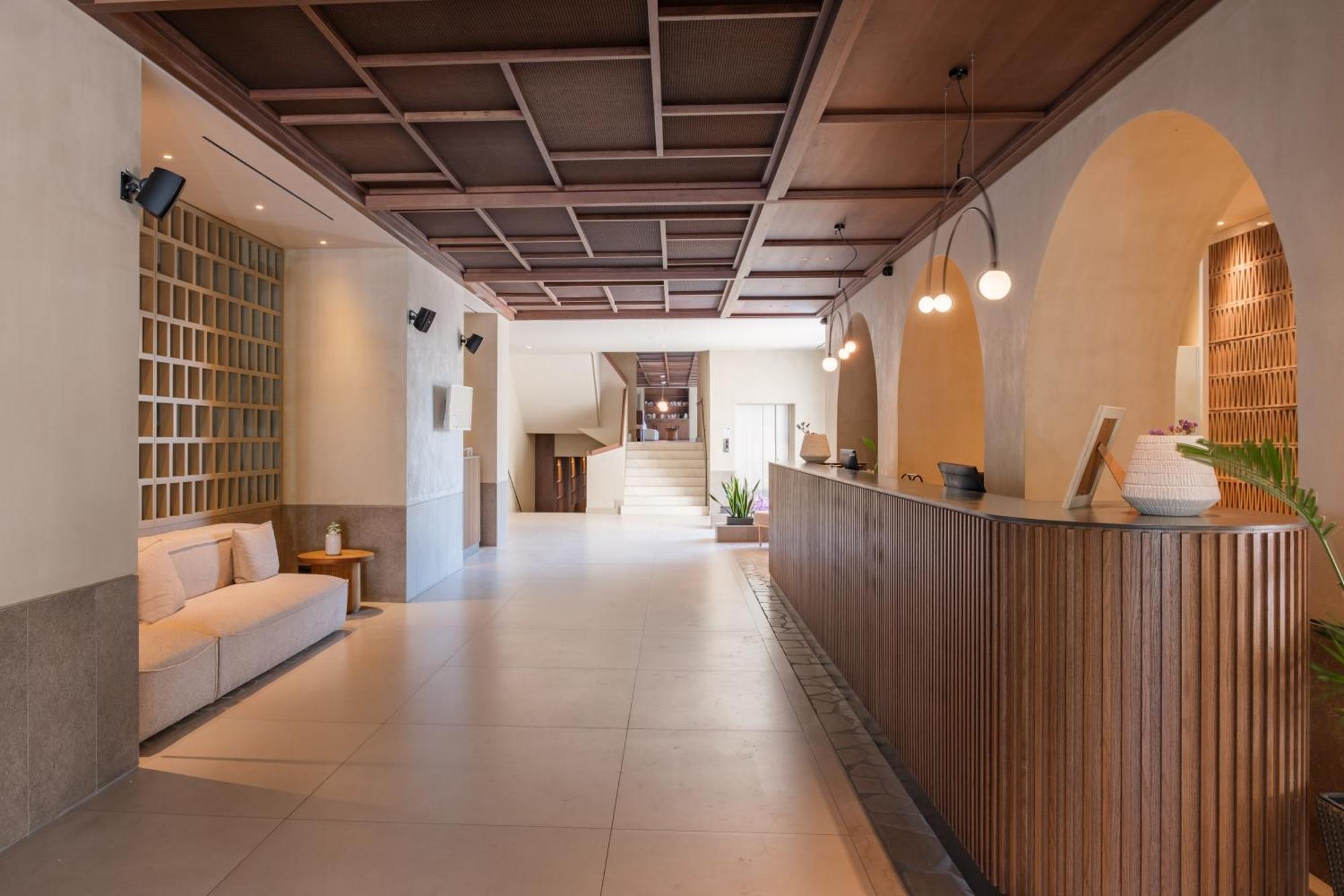 Akrotiri - Adult Friendly