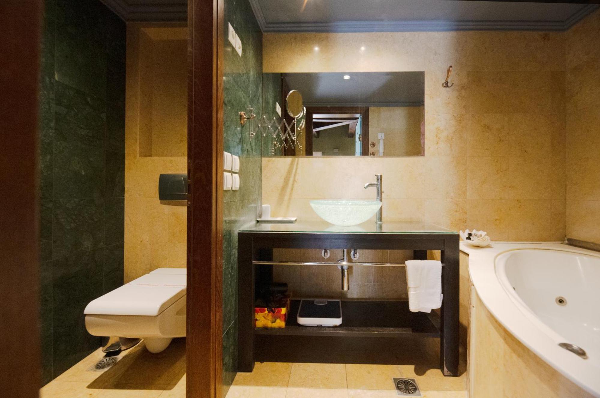 Civitas Aparthotel 4*