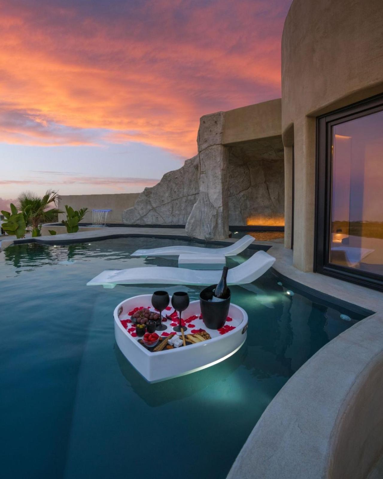 Senses Luxury Fira (Santorini)