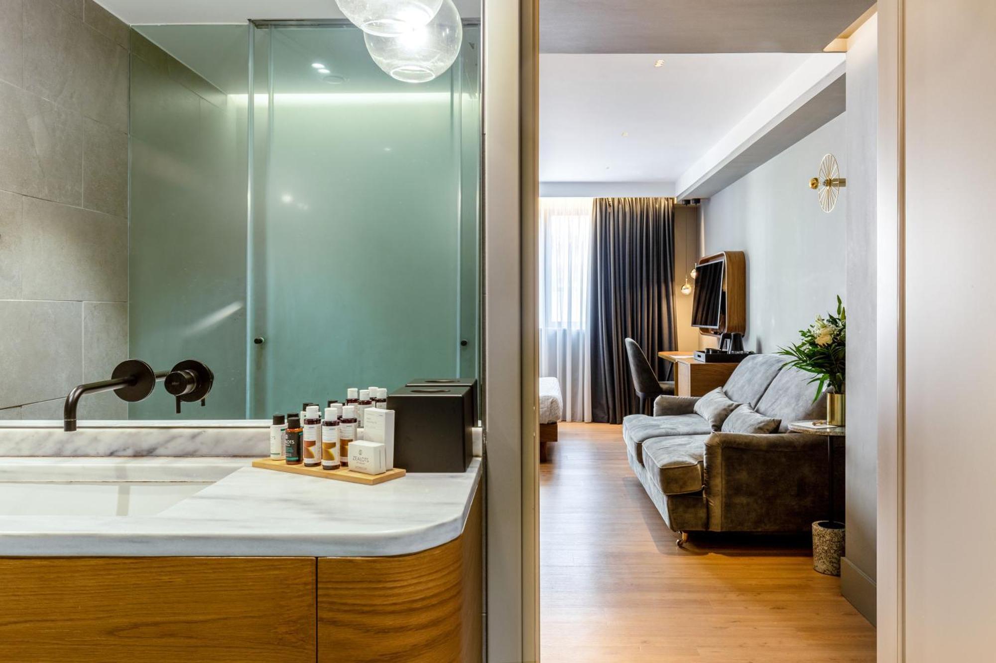 Hotel Bob W Eolou Athens