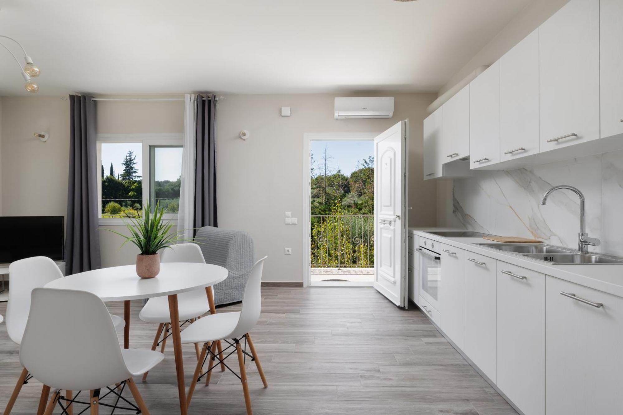 Sundial House * Poulades