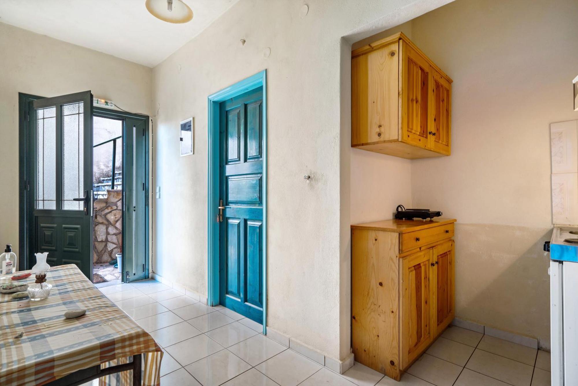 Apartment Lefkothea 3 *