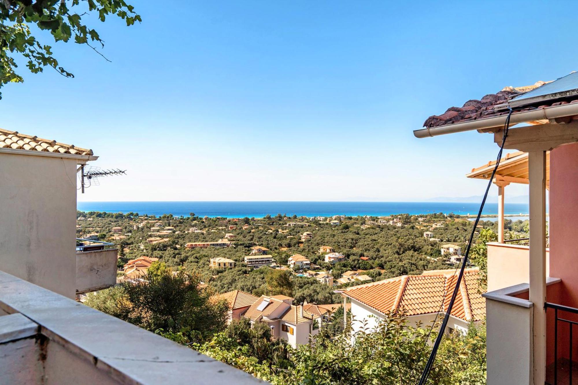 Apartment Lefkothea 3 *