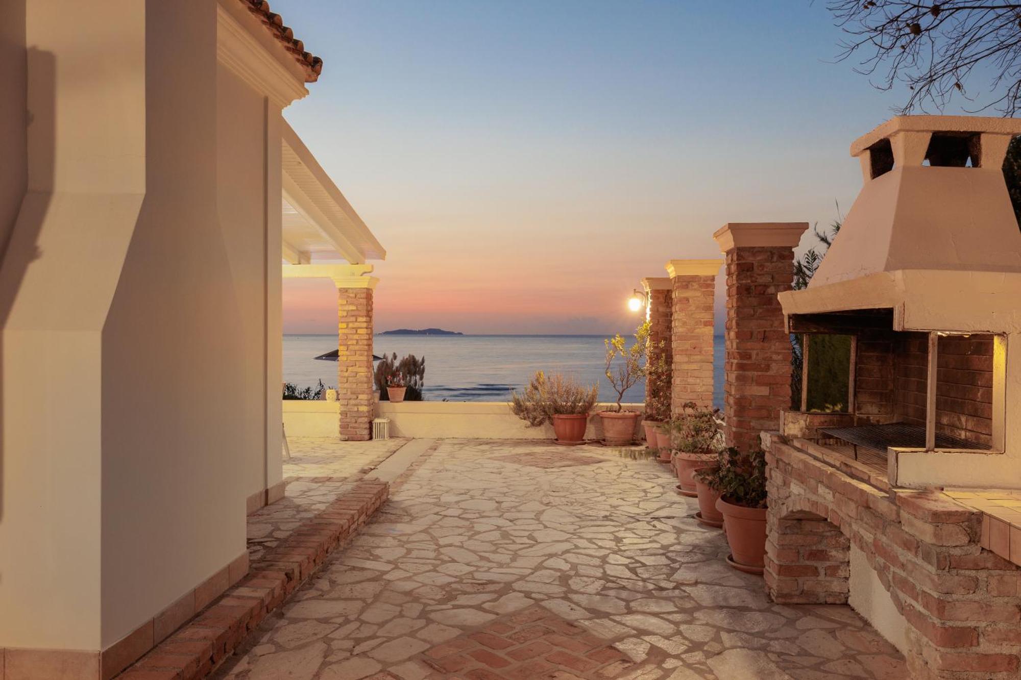 Villa Beachfront Dionysos - With Private *