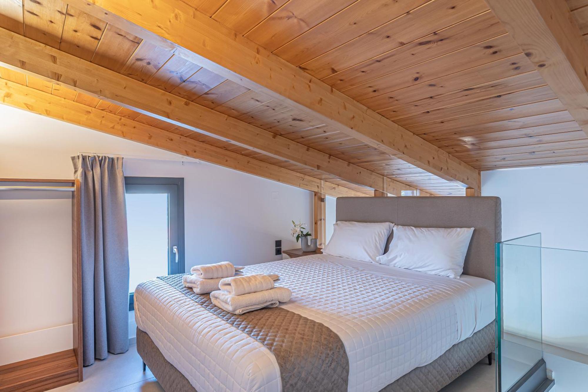 Hill Luxury Aparthotel