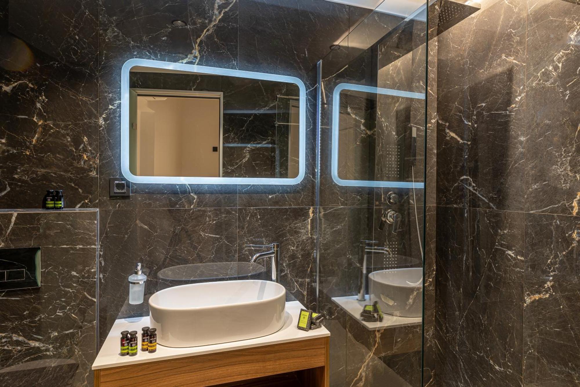 Hill Luxury Aparthotel *