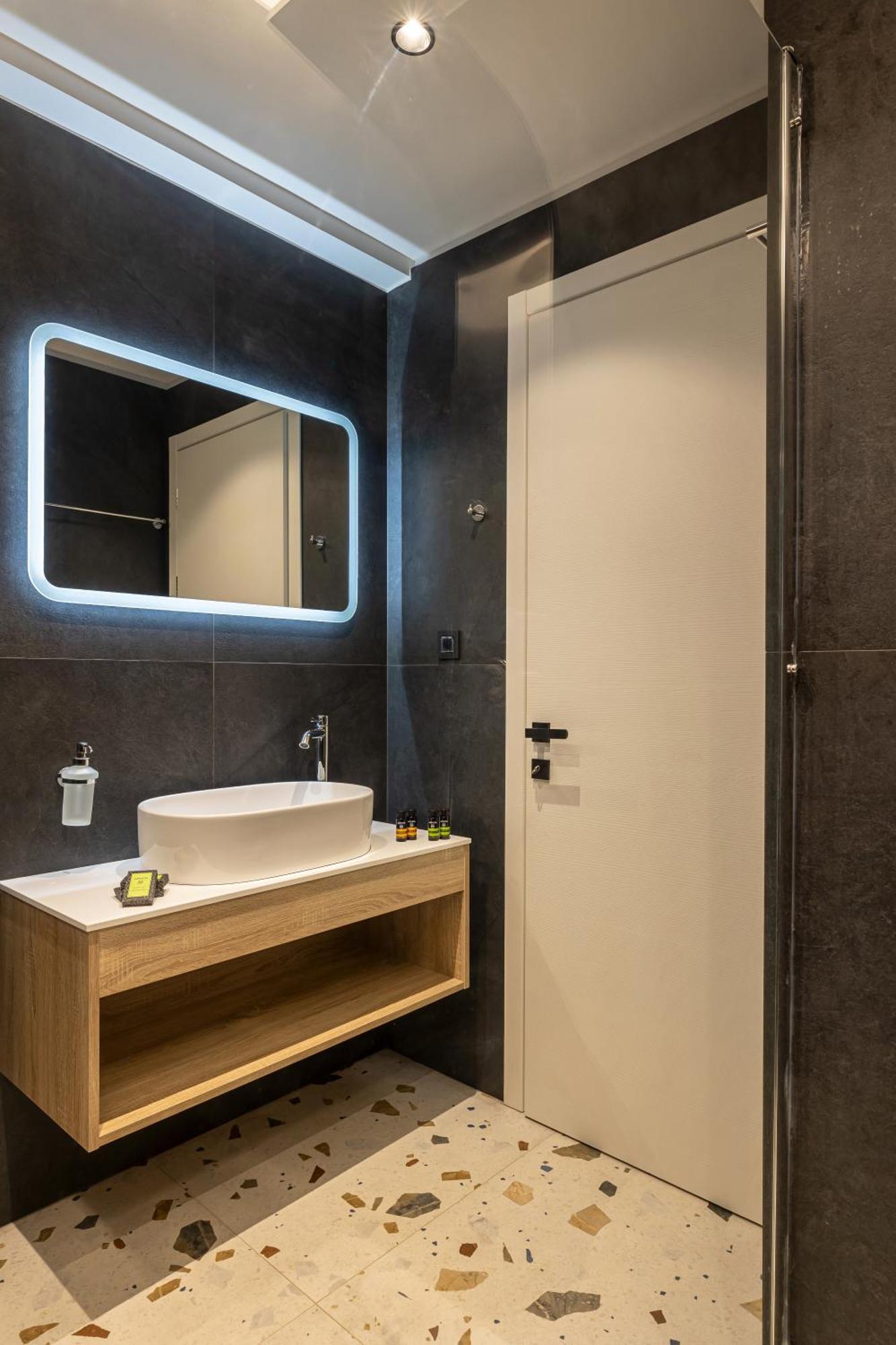 Hill Luxury Aparthotel *