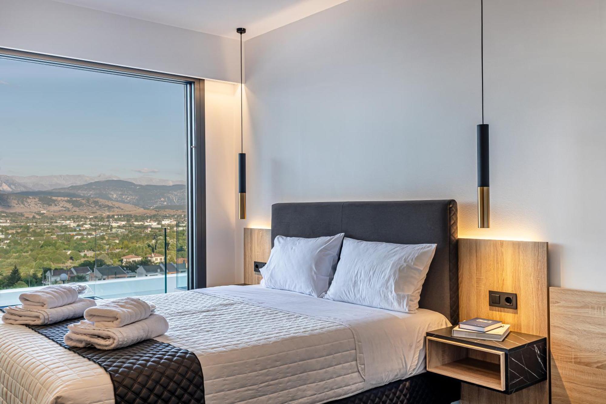 Hill Luxury Aparthotel *