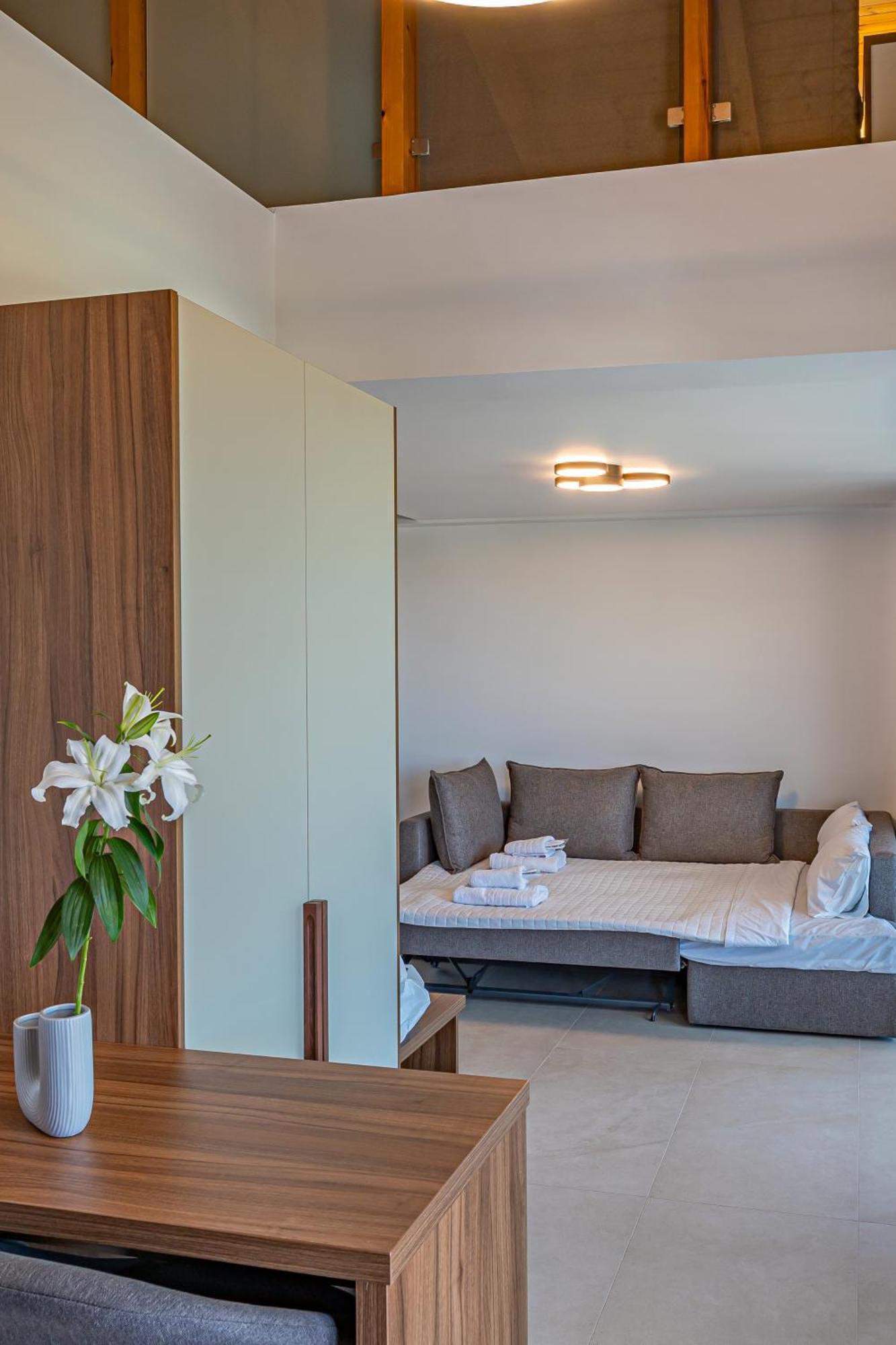 Hill Luxury Aparthotel