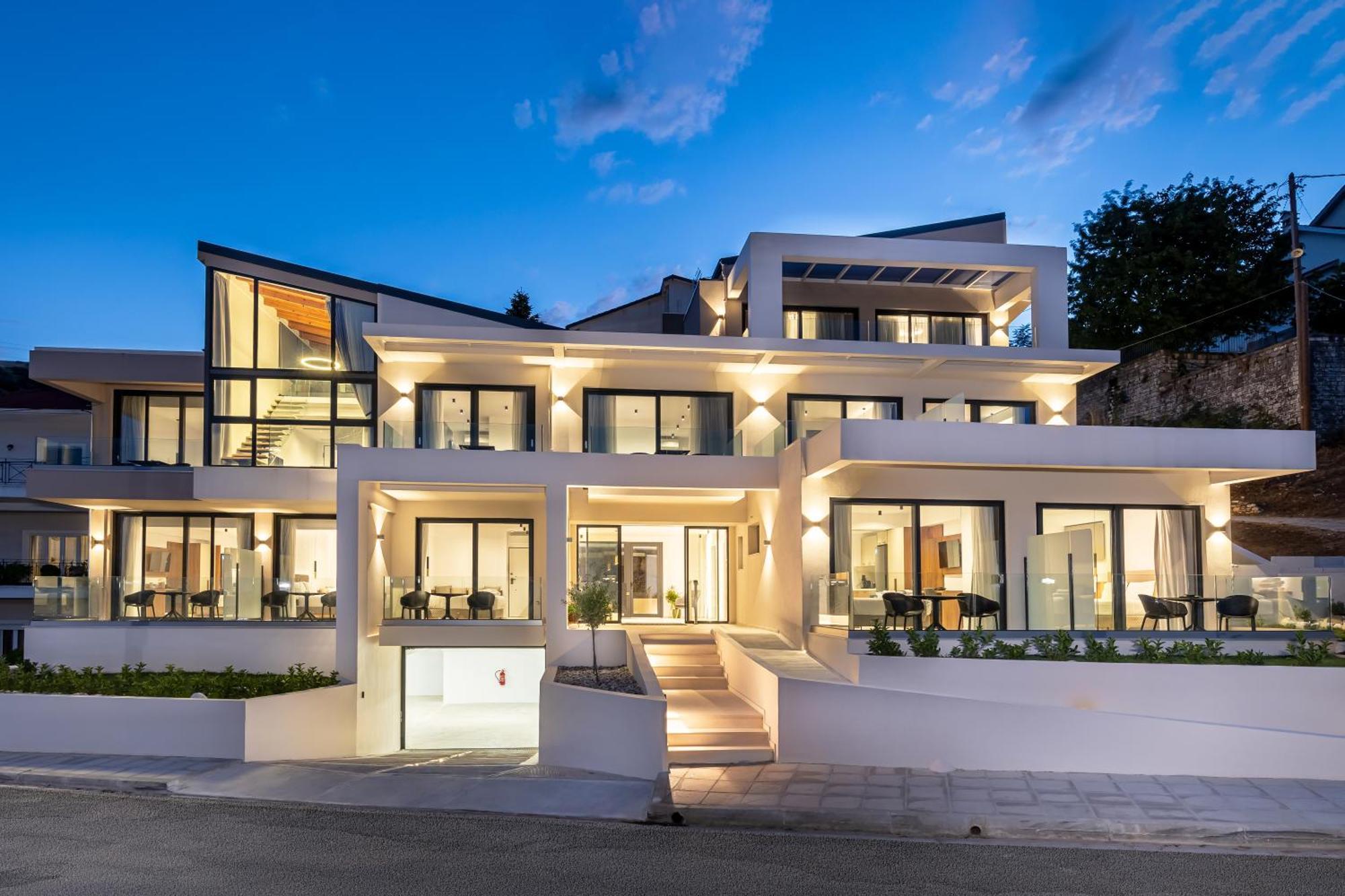 Hill Luxury Aparthotel