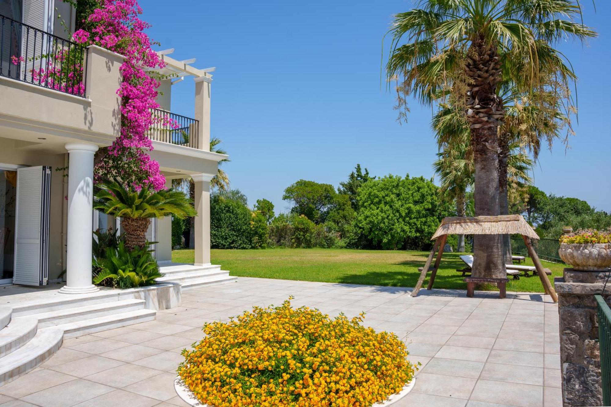 Villa Grosse Sea And Mountains View