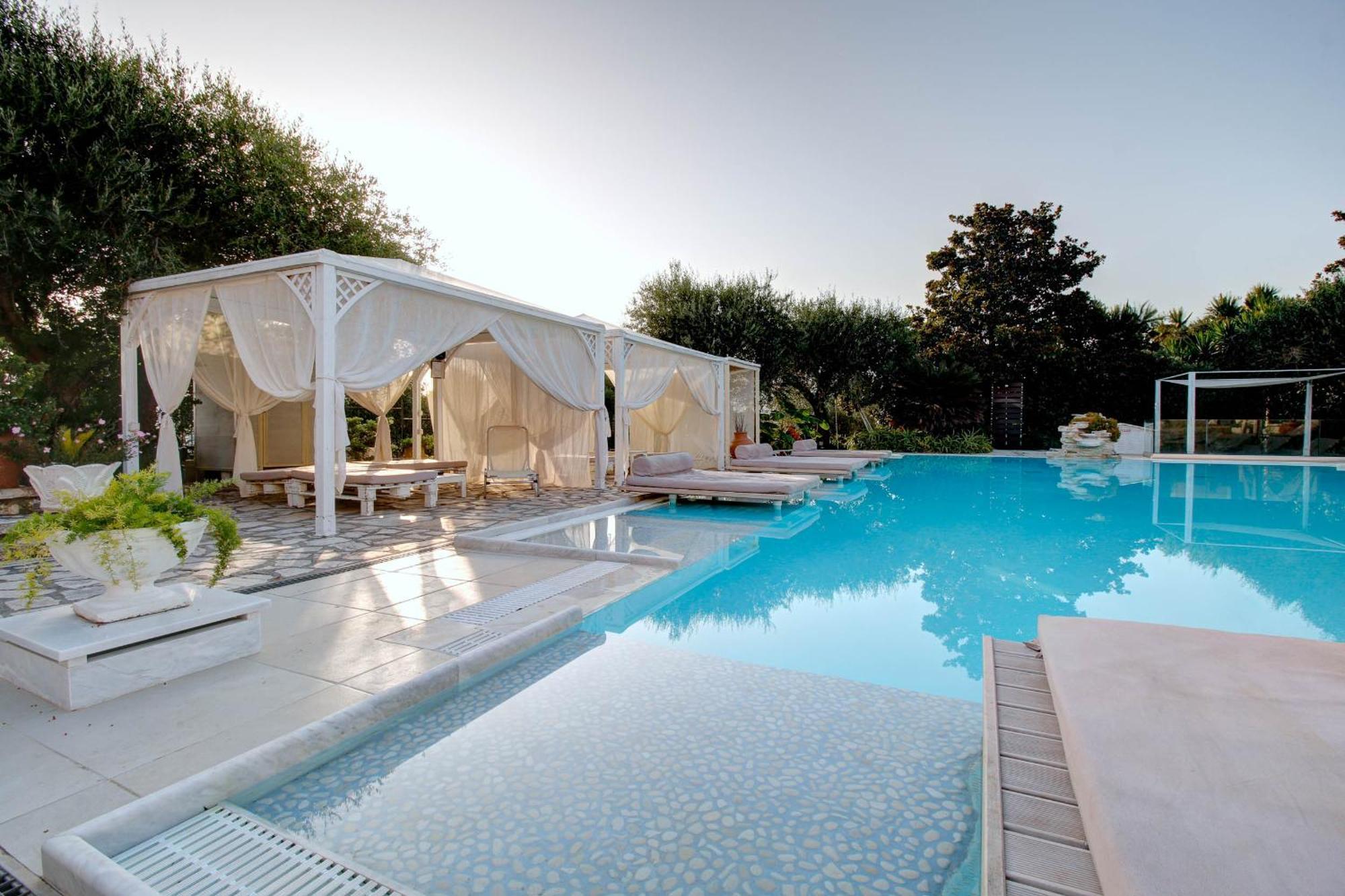 Nefeli 3* Kommeno (Corfu)