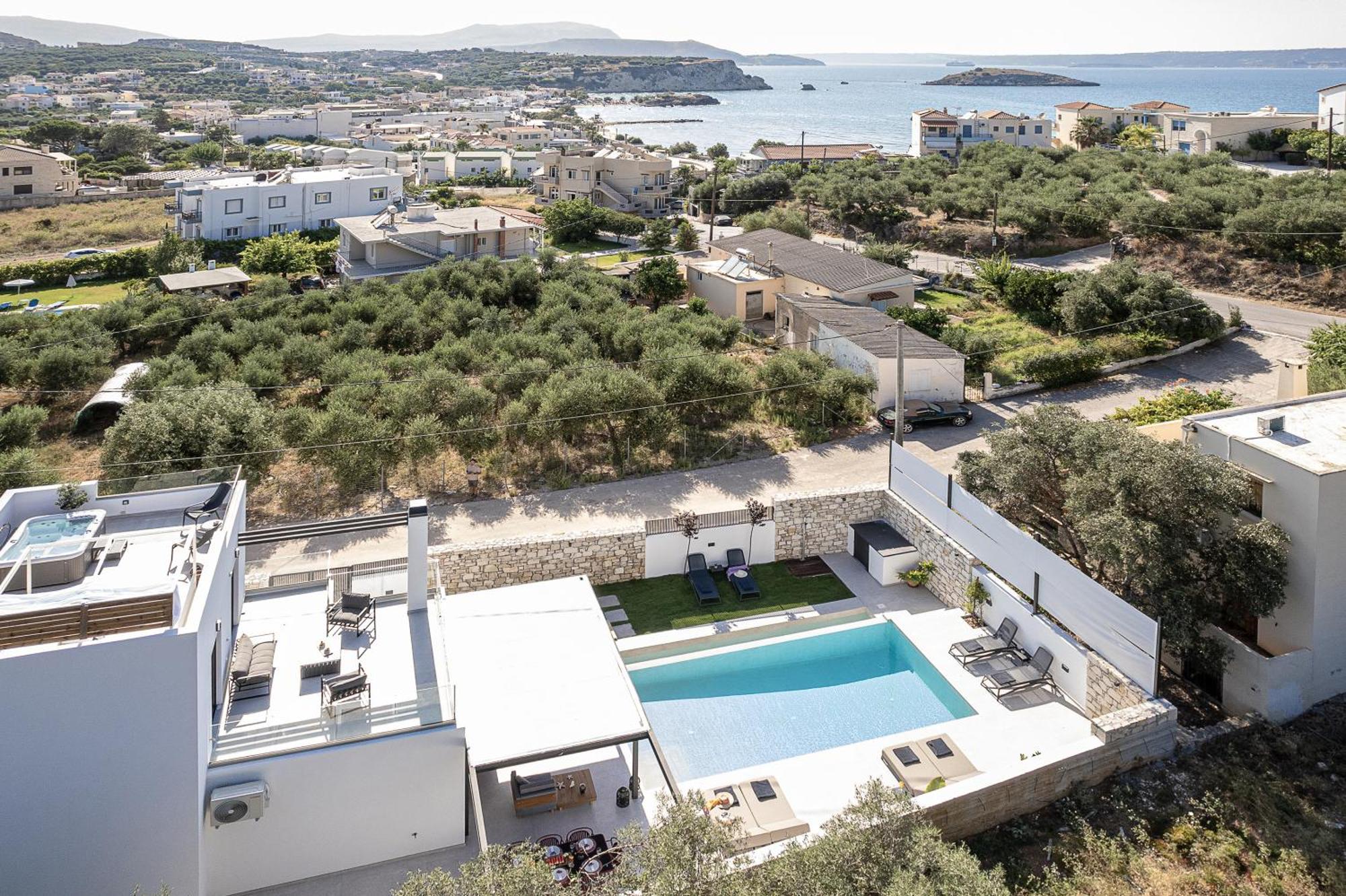 Villa Avrilia Seaside Heated Pool *