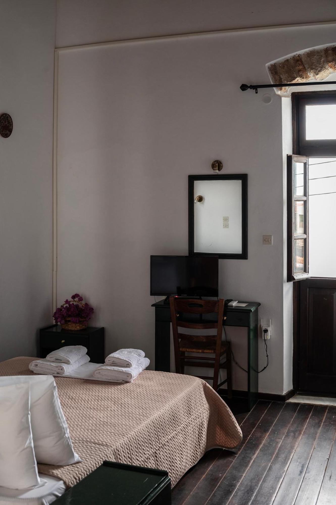 Belessi's Mansion Apartment Yefira