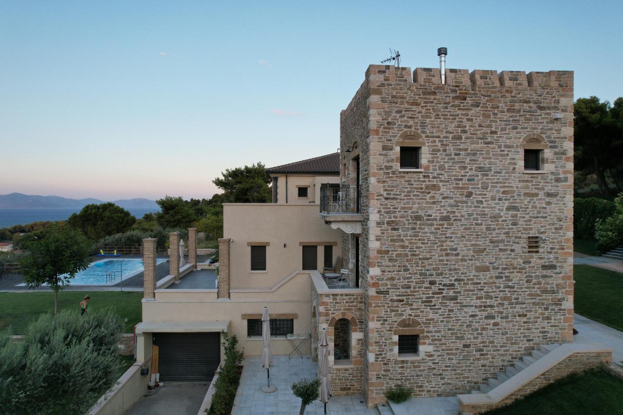 / Sea View And Pool Nearby Athens Villa