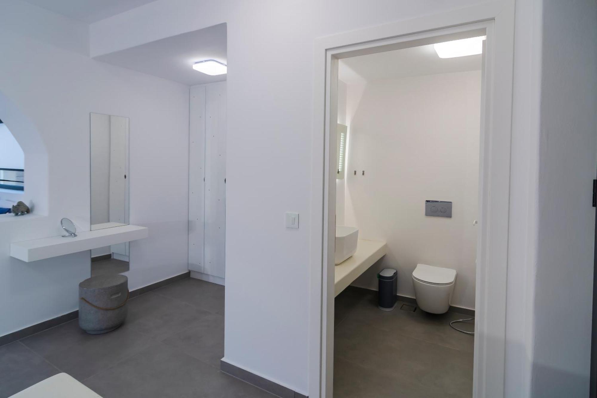 Shape-meander Apartment