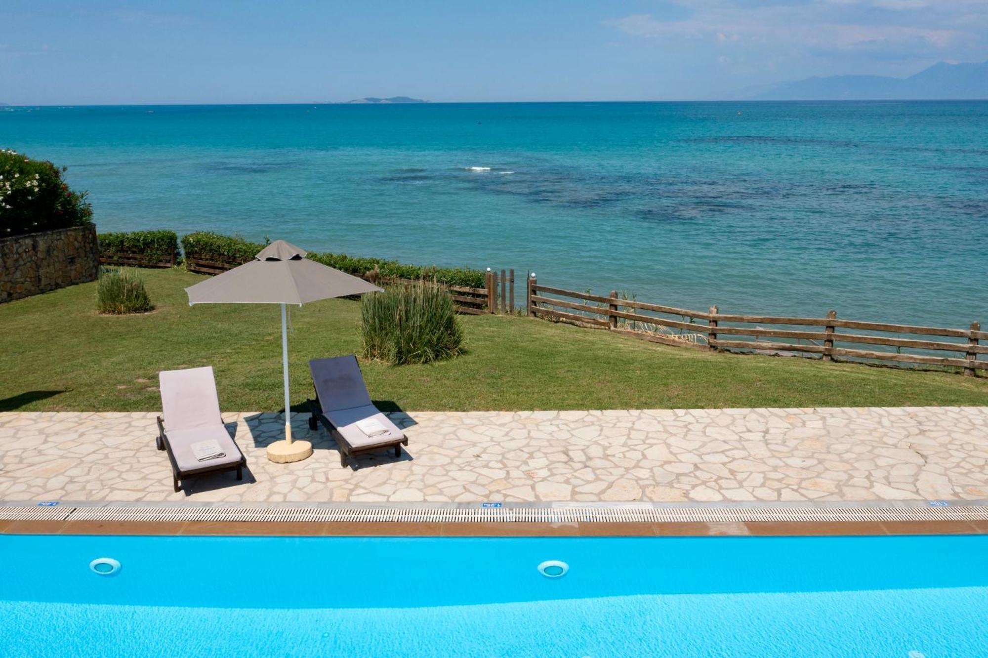Villa Beachfront Dionysos - With Private
