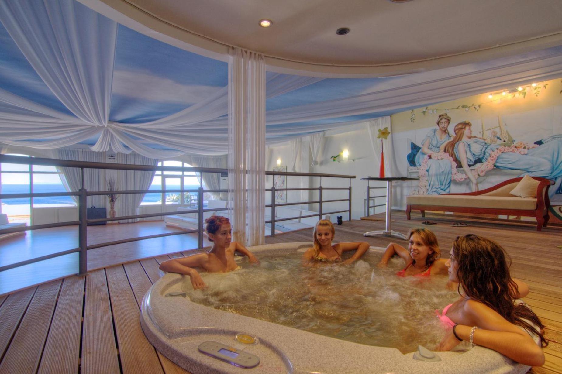 Kalypso Cretan Village & 4* Plakias