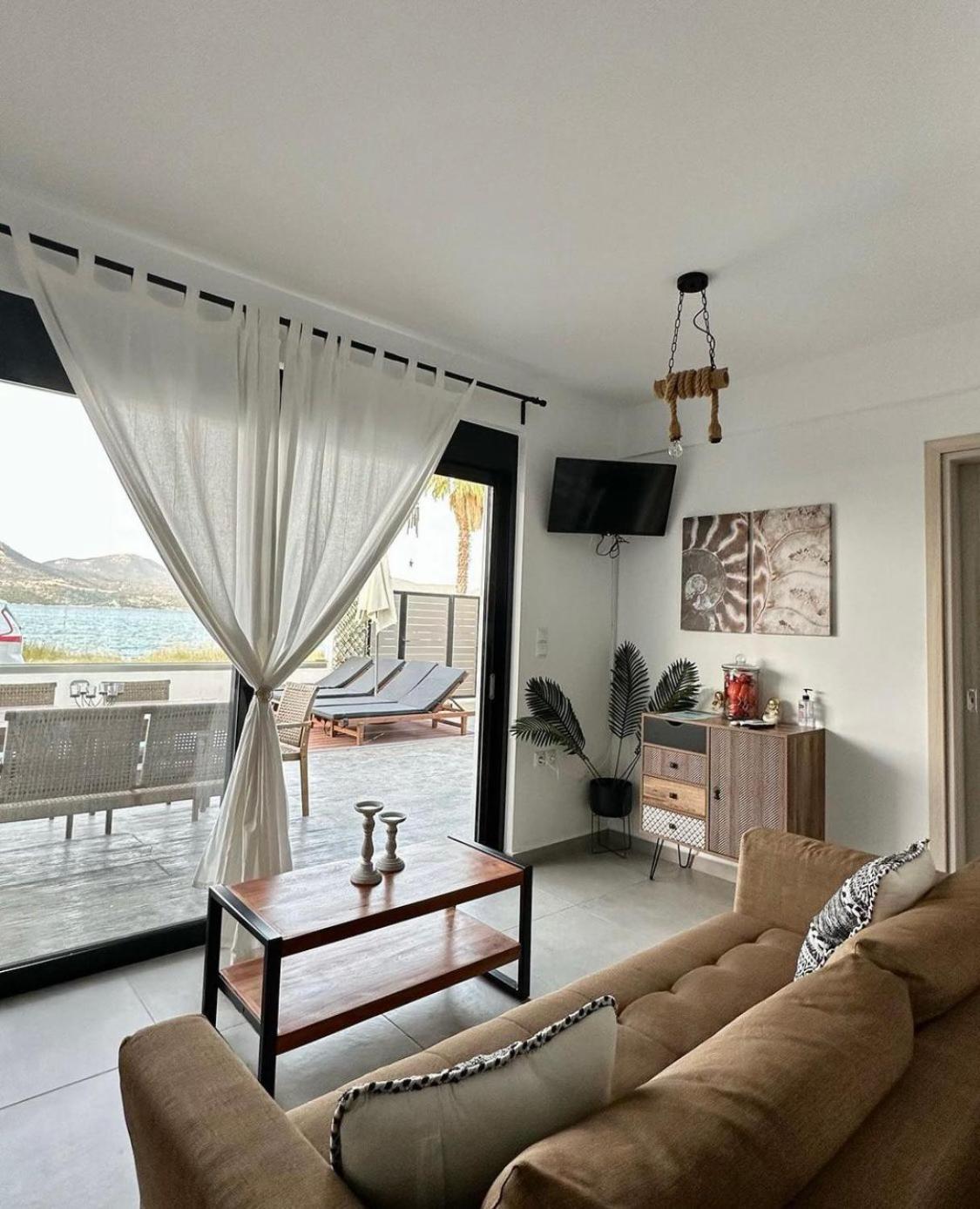 Ionian Hospitality πολυνοη