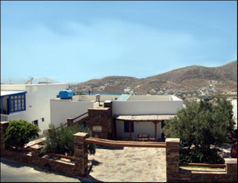 Nikos Place Apartment *