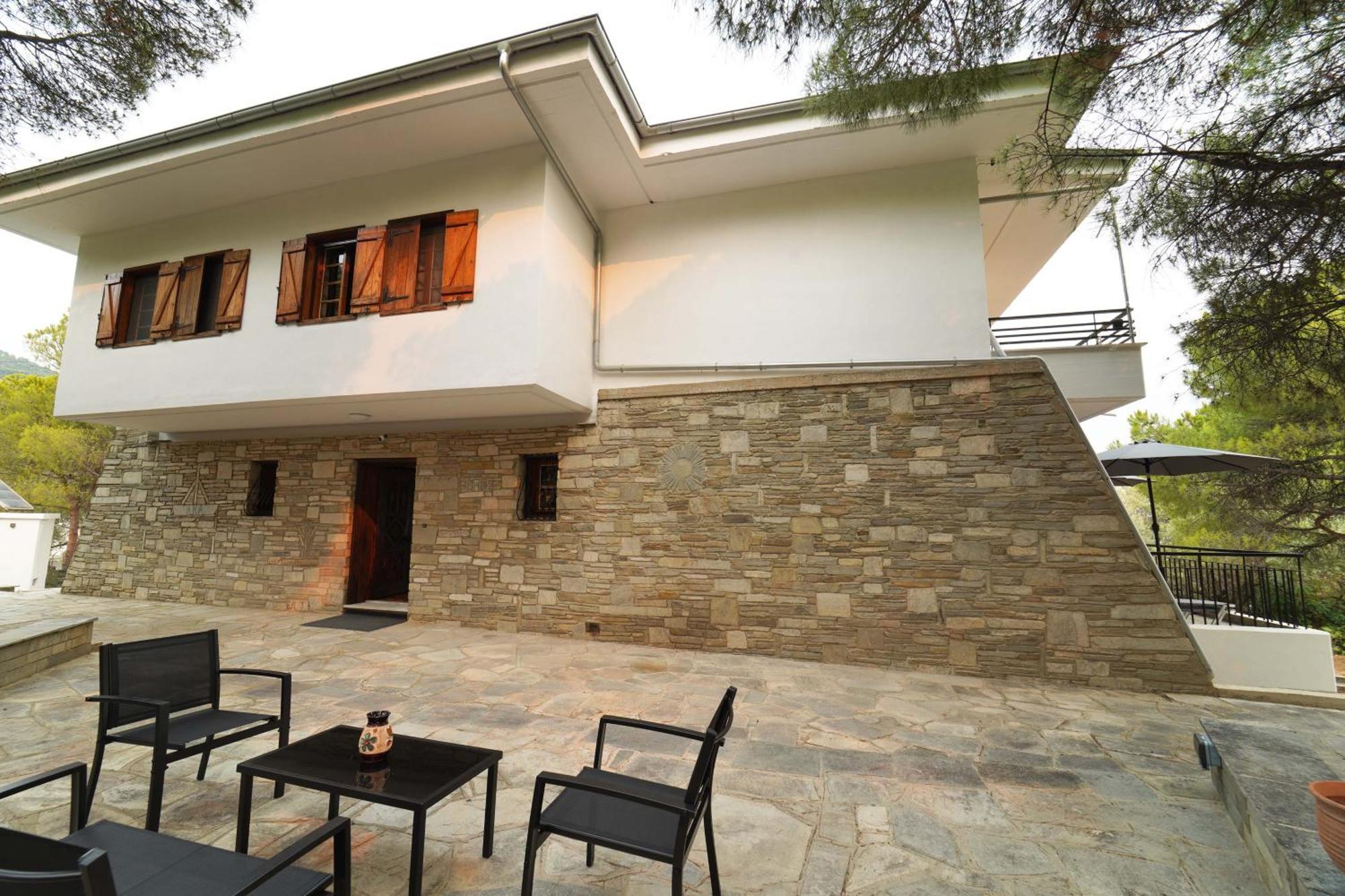 Villa Petrino Palaiontsiflikion