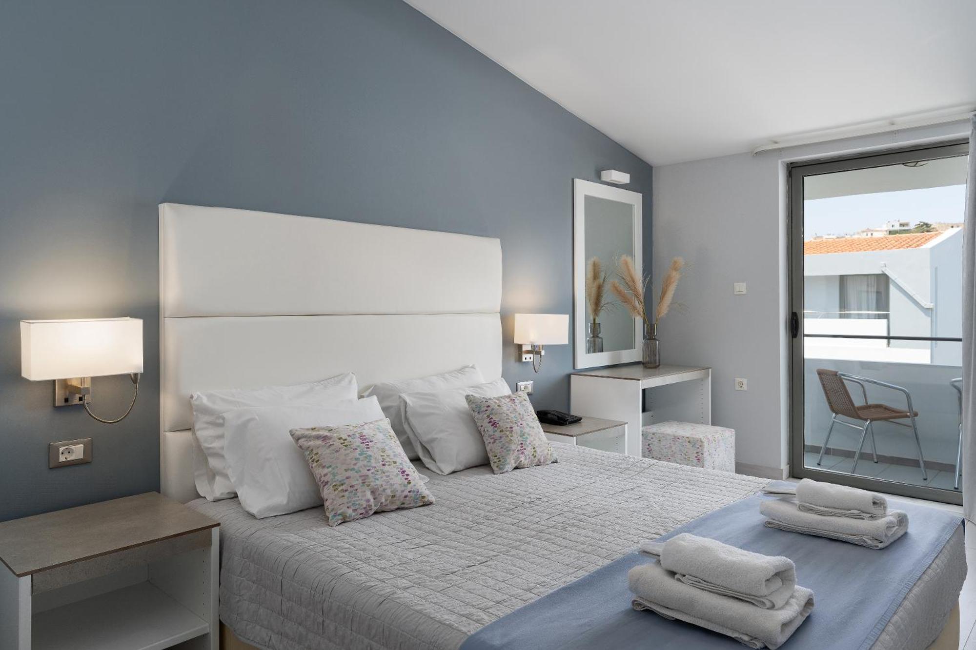 Sunrise Village 3* Platanias (Crete)