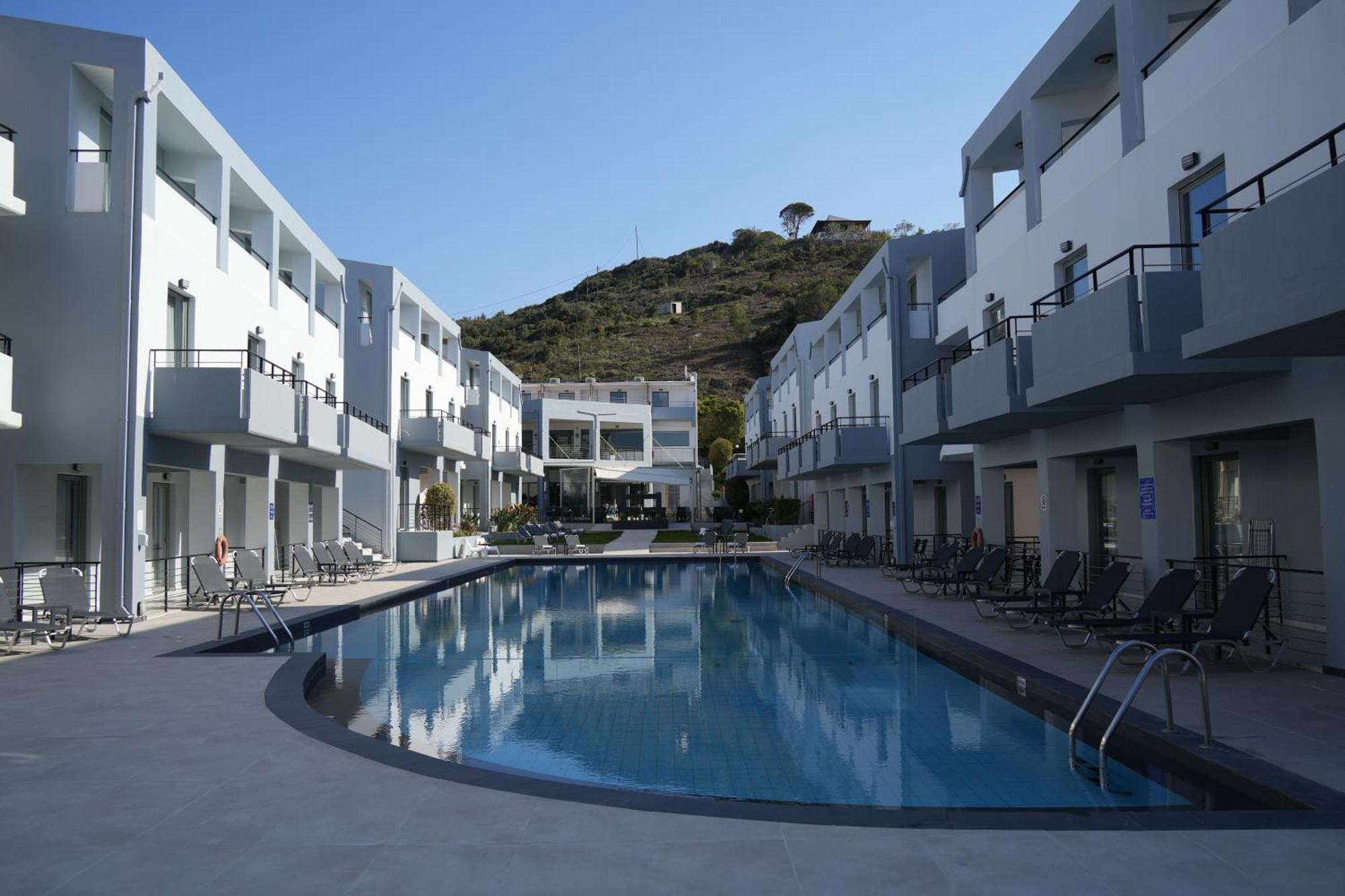 Sunrise Village Hotel 3*