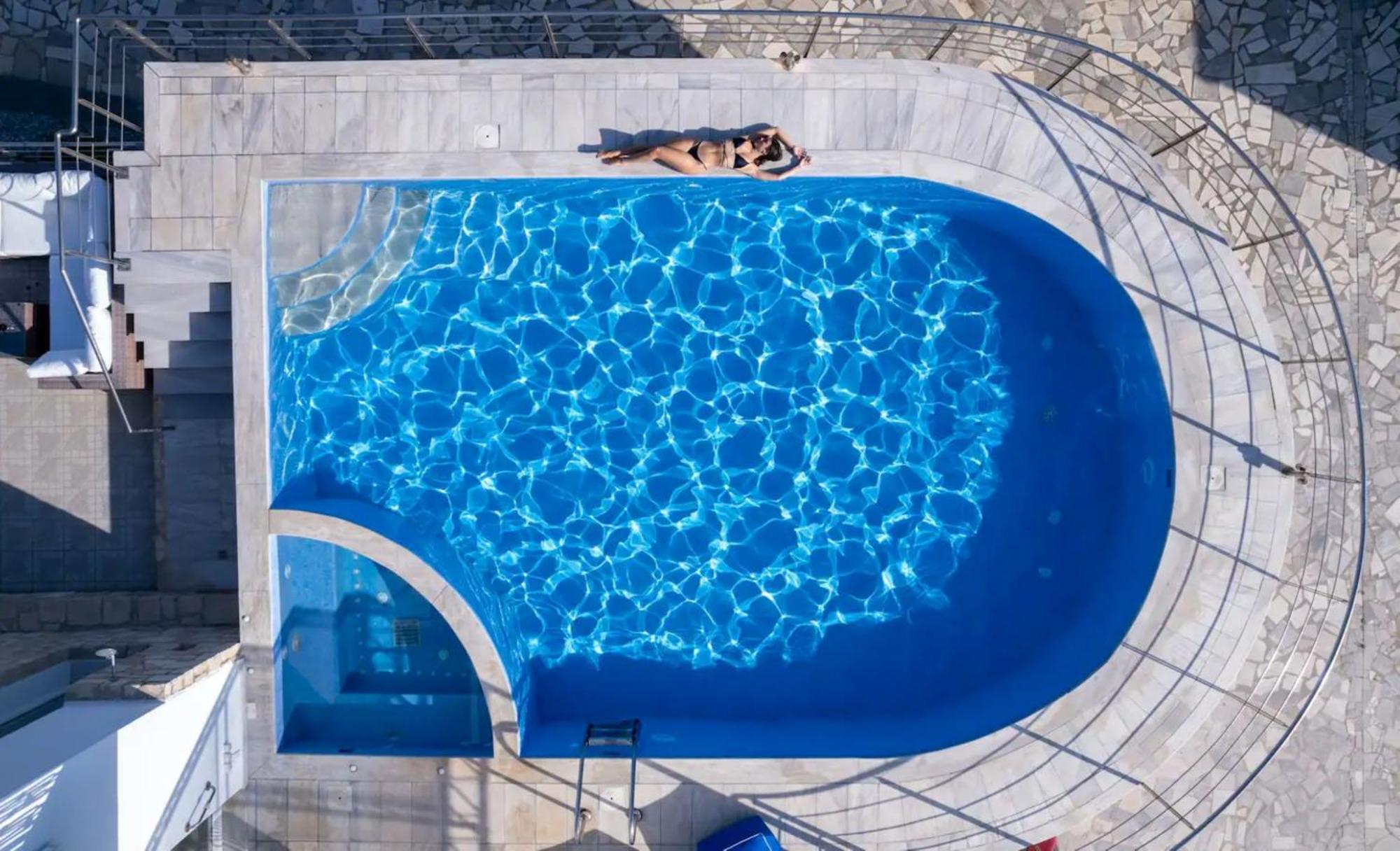 Santo Villa, A Riveting Group Sanctuary! * Paralia Kourna