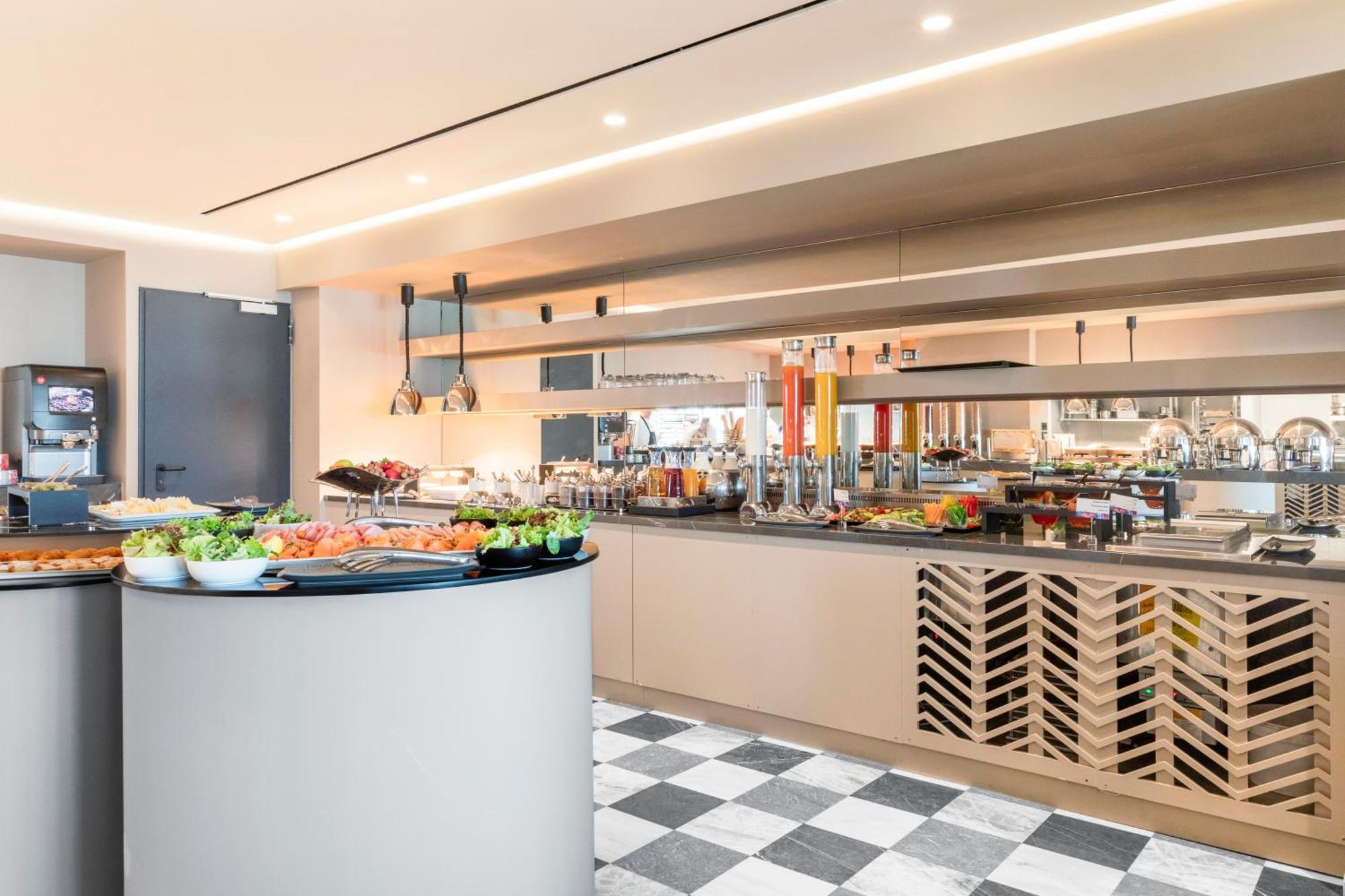 Nyx Esperia Palace By Leonardo 5* Athens