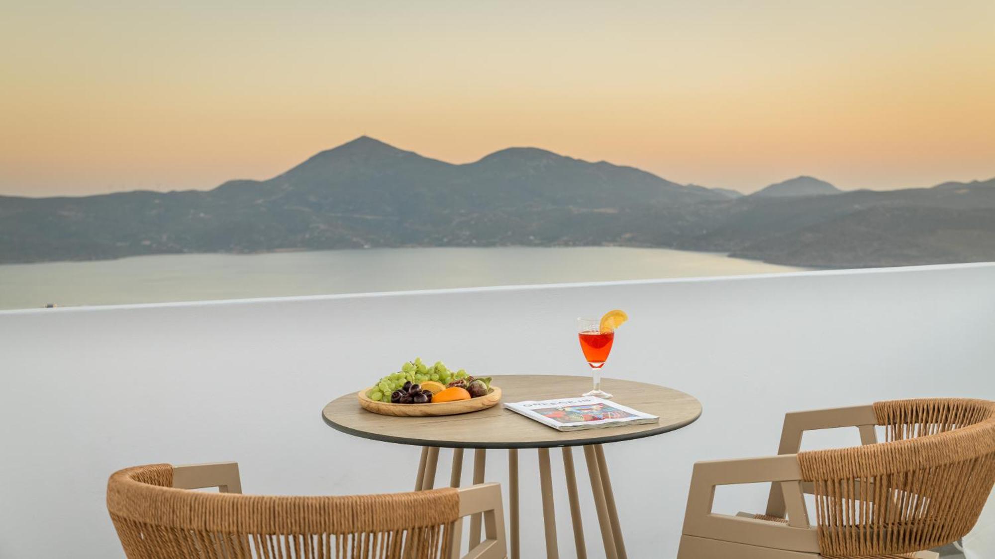 Betty Plaka (Milos)