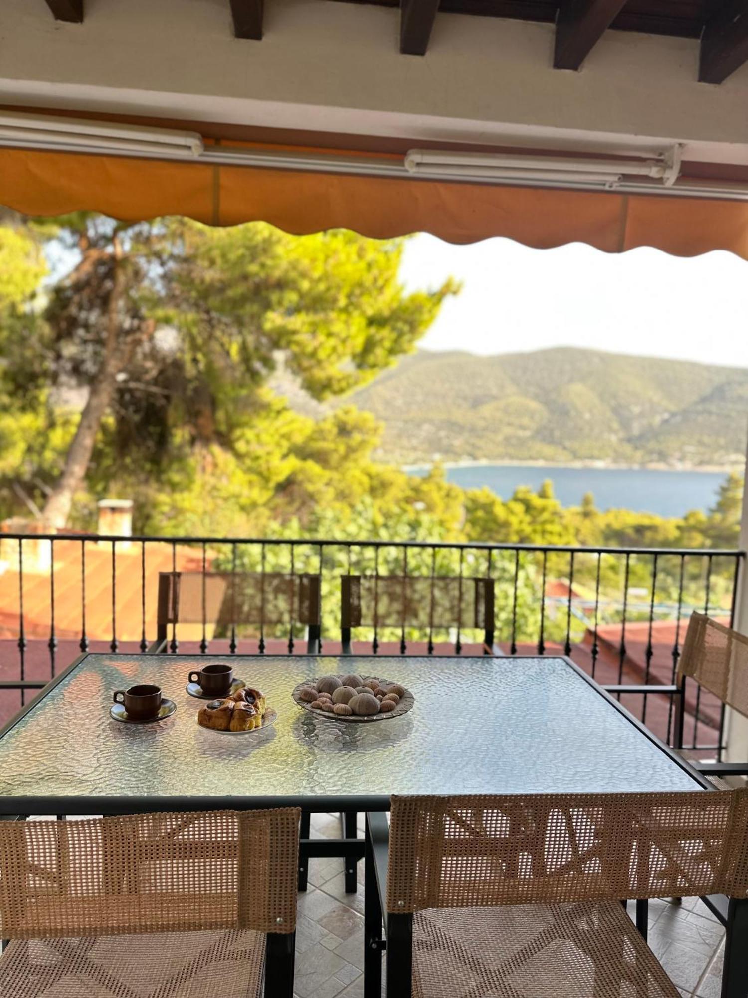 Manos' Traditional Maisonette Holiday home Aigosthena