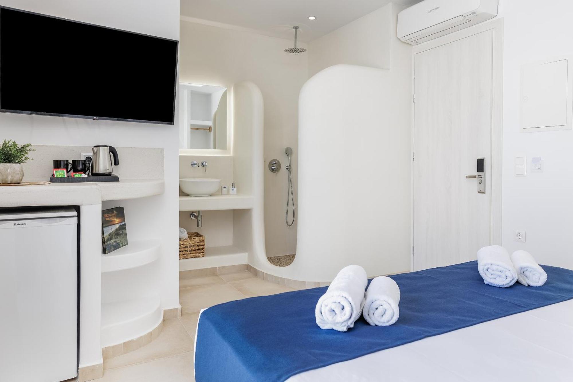 Naxos Leisure *