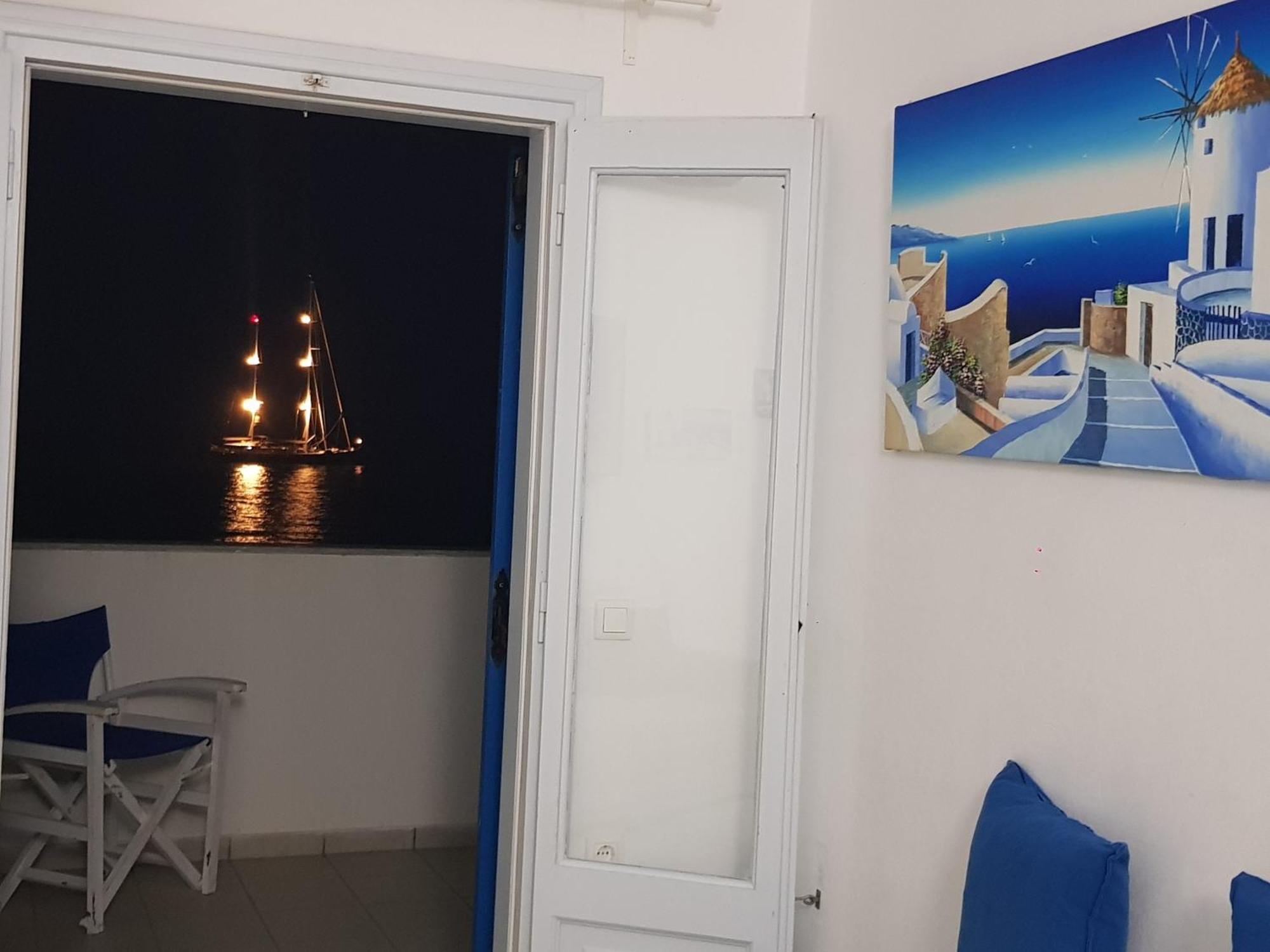 Rodothea And Adams On The Beach, Santorini Apartment Monolithos (Santorini)