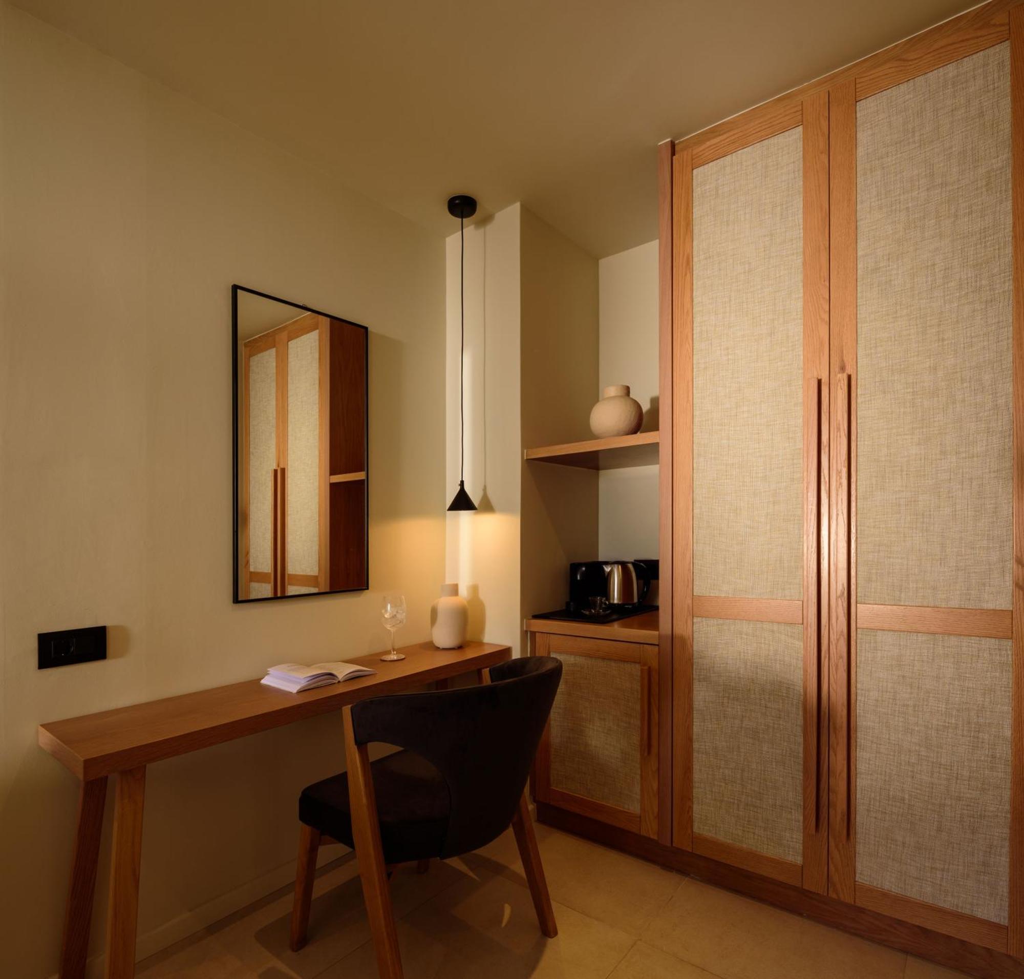 11:11 By Potnia Hotel