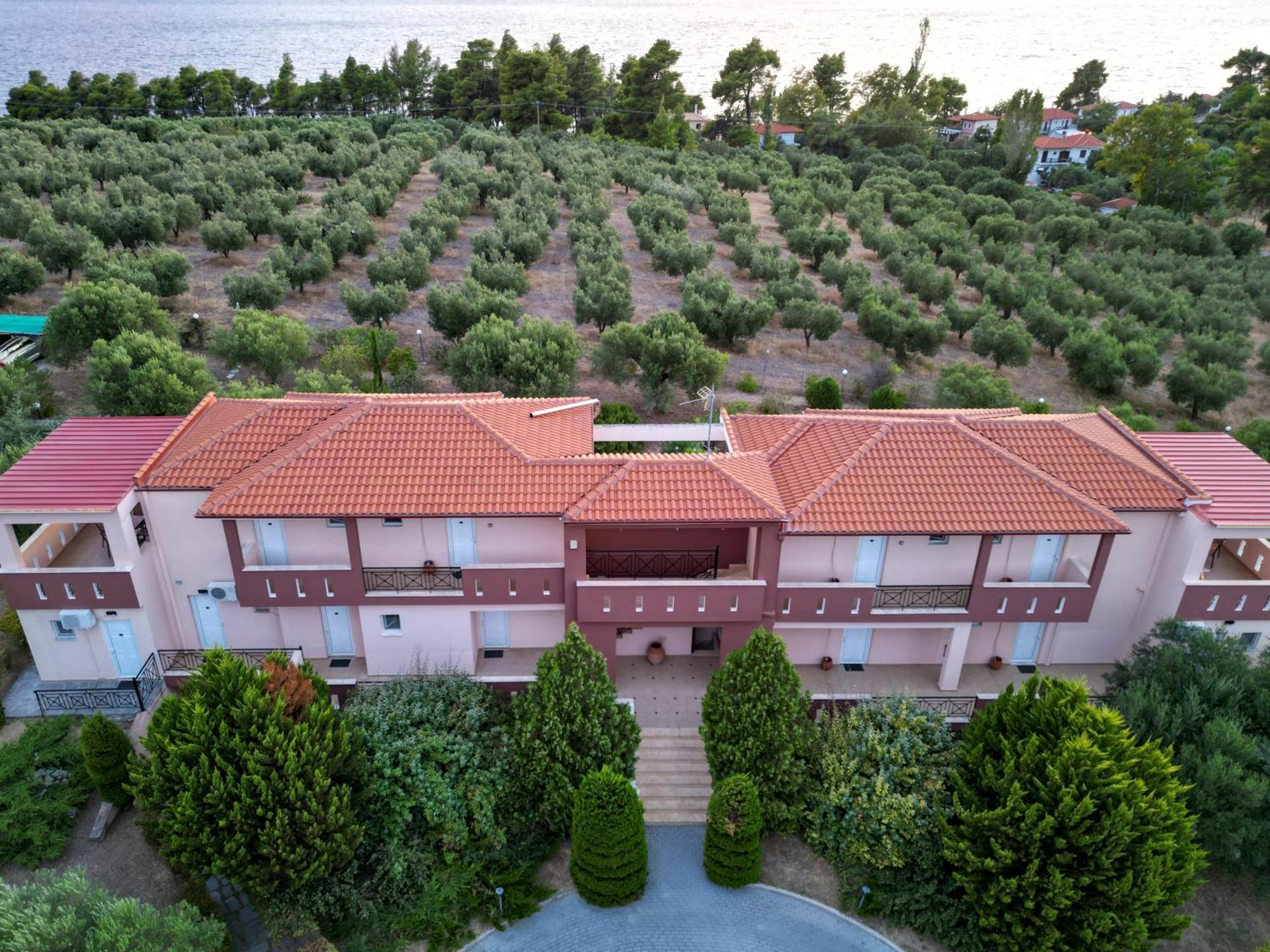 Agrili Apartments & Rooms Elia Nikitis