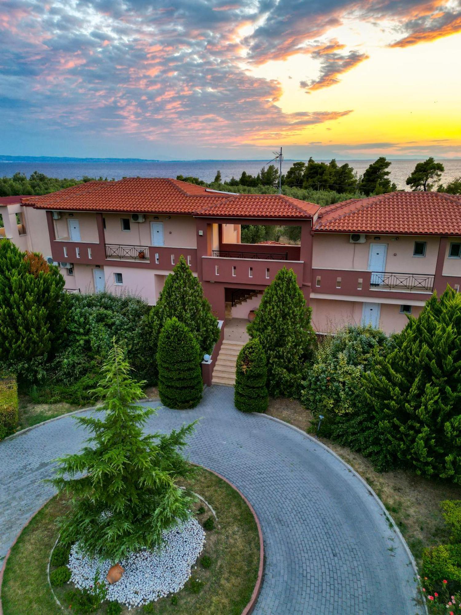 Agrili Apartments & Rooms Elia Nikitis