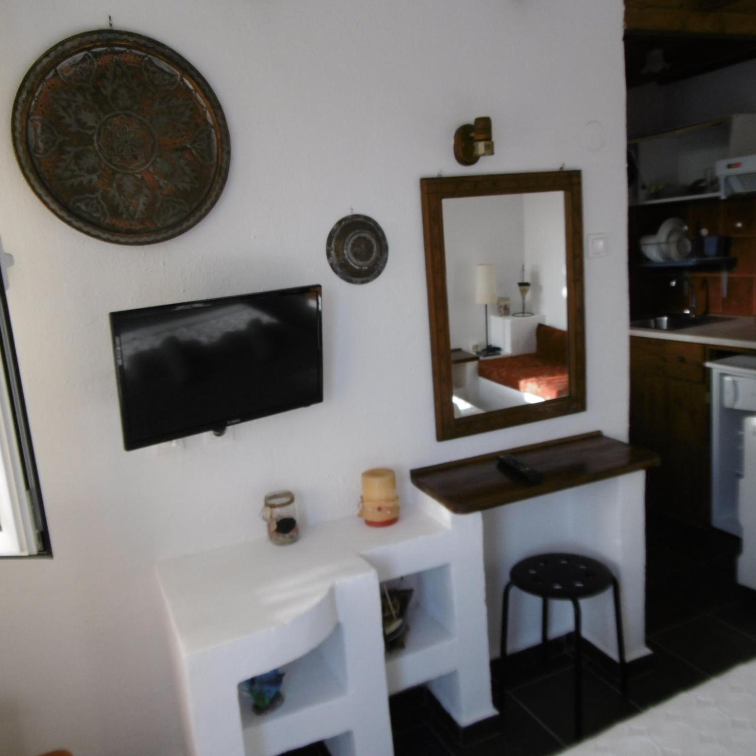 Koxilas Studios * Skyros