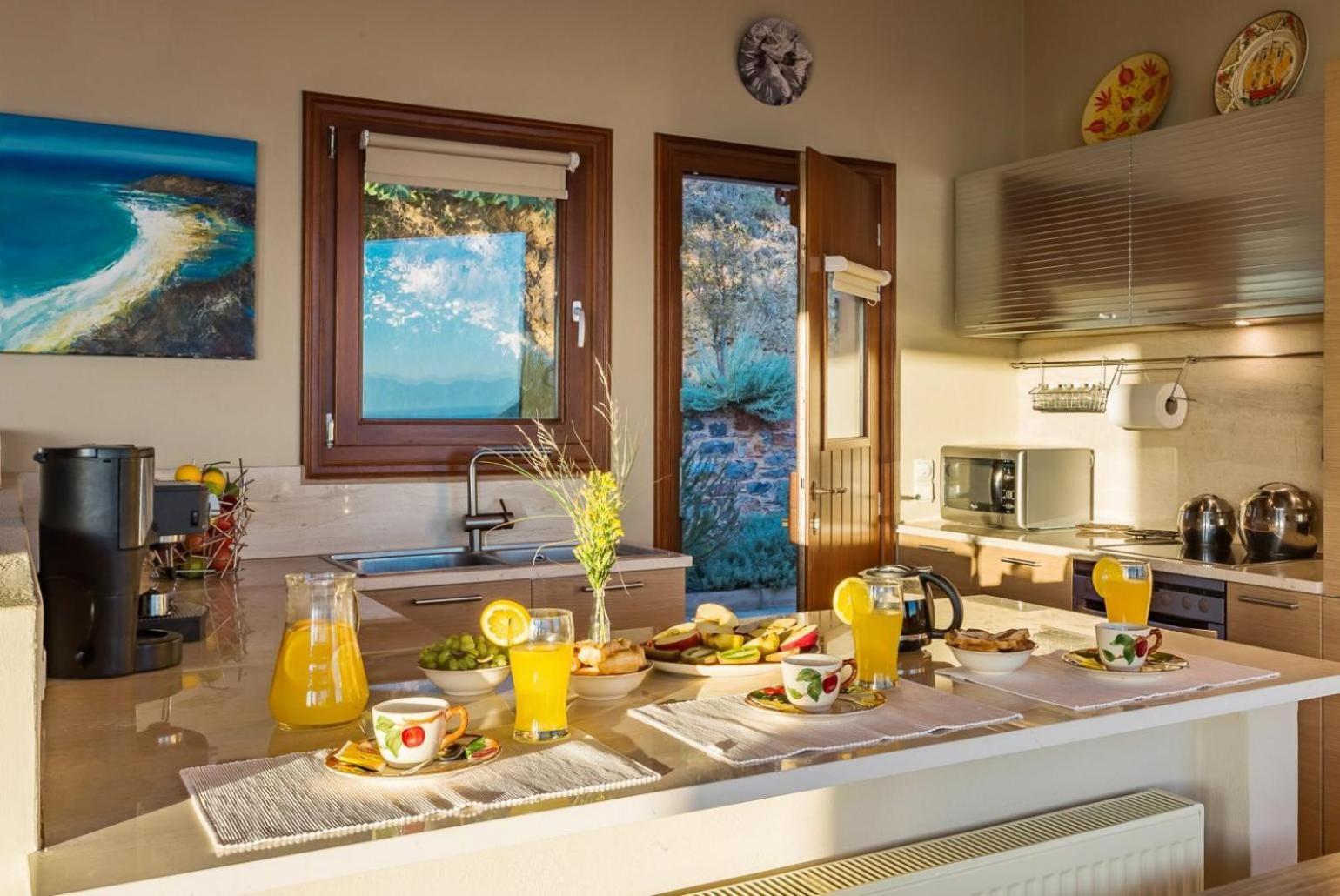 Diona Villa *